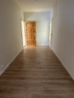 Flur mit Holzboden - Mehrfamilienhaus mit 3 Wohnungen bei Alfeld -Mietrendite 8%