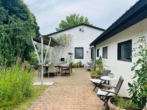 Sitzecke im Garten - Gepflegtes Einfamilienhaus mit großem Grundstück in sehr ruhiger Lage Isernhagen K.B.