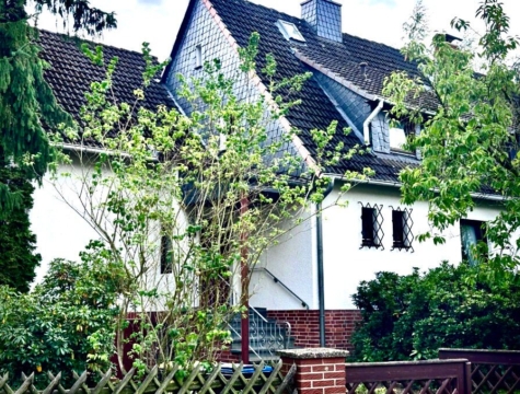 Mitten in Isernhagen Süd- Charmantes Doppelhaus mit großzügigem Grundstück, 30657 Hannover, Doppelhaushälfte