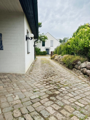 Liebevolles Einfamilienhaus mit großzügigem Grundstück in Isernhagen K.B., 30916 Isernhagen, Einfamilienhaus