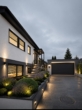 Wohnhaus mit Garage-Bild KI bearbeitet - Einfamilienhaus mit Pool und Garage in der Nähe von Ludwigsburg